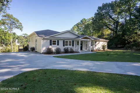 Exterior - 330 Creekview Dr, Hampstead, NC 28443 photo 1 of 15