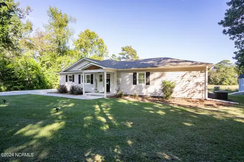 Exterior - 330 Creekview Dr, Hampstead, NC 28443 photo 3 of 15