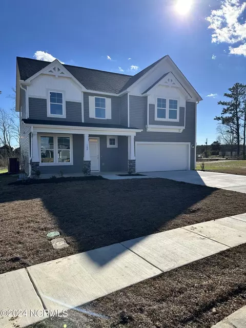 102 Flora Field Dr, Jacksonville, NC 28546