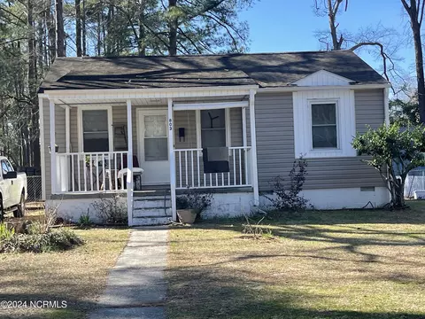 803 Meadows St, New Bern, NC 28560