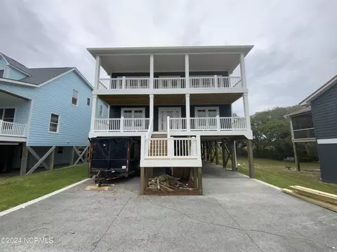 2206 E Pelican Dr, Oak Island, NC 28465
