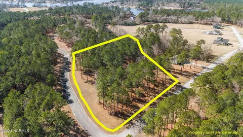 54 Park Ln, Oriental, NC 28571