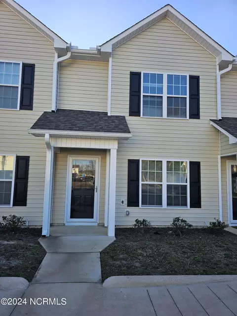 1237 Cross Creek Cir #5, Greenville, NC 27834