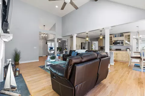 411 Lakeview Dr, Hampstead, NC 28443 photo 15