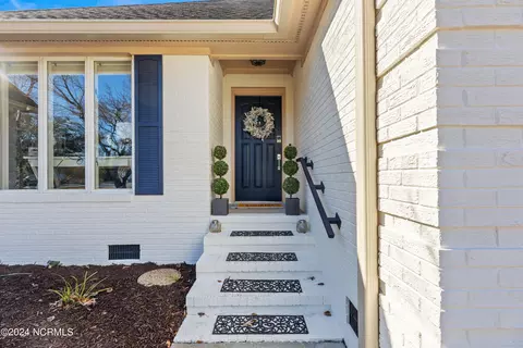 411 Lakeview Dr, Hampstead, NC 28443 photo 6