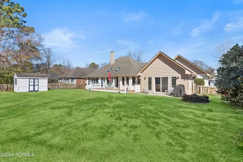 411 Lakeview Dr, Hampstead, NC 28443 photo 9