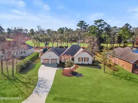 411 Lakeview Dr, Hampstead, NC 28443