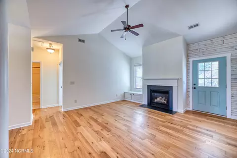 Living - 109 E Stockton Pl, Hampstead, NC 28443 photo 2 of 3