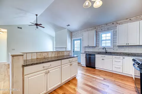 Kitchen - 109 E Stockton Pl, Hampstead, NC 28443 photo 4 of 5