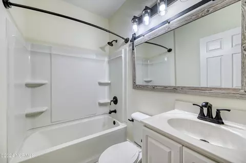 Bath - 109 E Stockton Pl, Hampstead, NC 28443 photo 3 of 3
