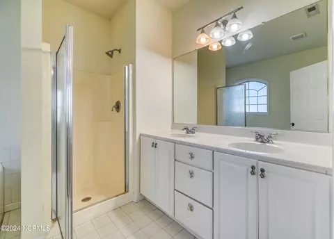 Bath - 109 E Stockton Pl, Hampstead, NC 28443 photo 1 of 3