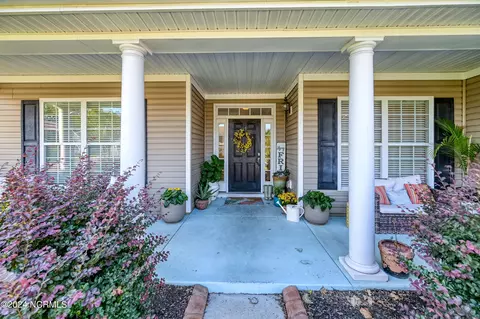 Exterior - 109 E Stockton Pl, Hampstead, NC 28443 photo 5 of 19