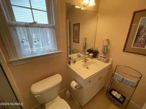 Bath - 103 Fair Oaks Rd, Chocowinity, NC 27817 photo 2 of 3