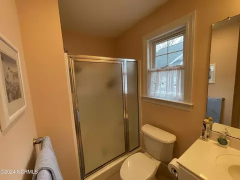 Bath - 103 Fair Oaks Rd, Chocowinity, NC 27817 photo 3 of 3