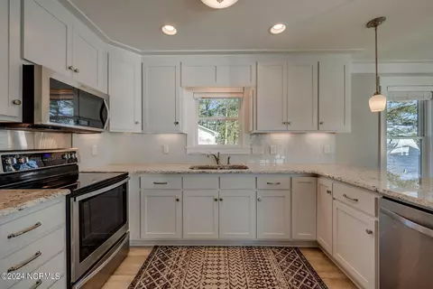 Kitchen - 855 Island View Rd, Bath, NC 27808 photo 3 of 5