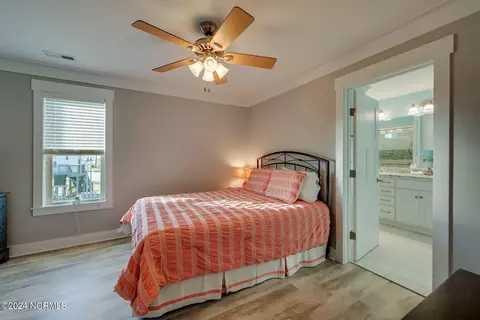 Bedroom - 855 Island View Rd, Bath, NC 27808 photo 3 of 10