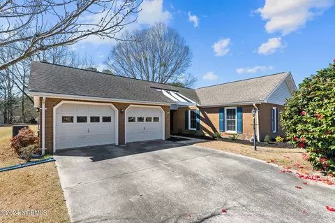 303 Forest Oaks Dr, New Bern, NC 28562