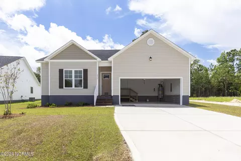 215 W Theriault Ct, Jacksonville, NC 28540