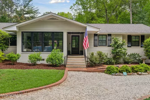 190 Halcyon Dr, Southern Pines, NC 28387