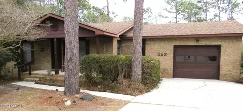 352 N Shore Dr, Southport, NC 28461