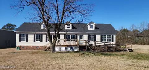 4926 Calvert St, Grimesland, NC 27837