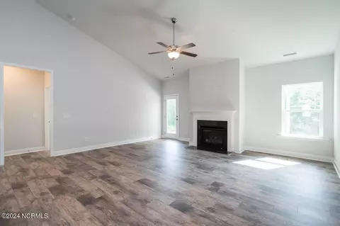 Living - 149 Firethorn Cir, Wallace, NC 28466 photo 1 of 2