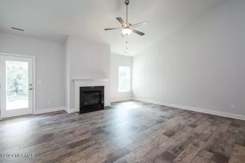 Living - 149 Firethorn Cir, Wallace, NC 28466 photo 2 of 2