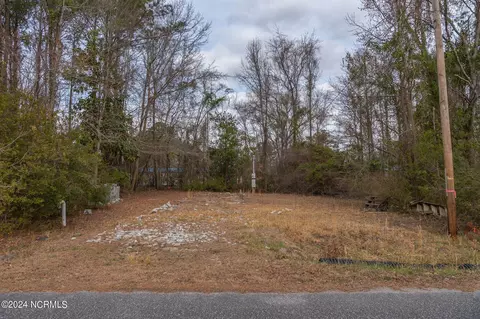 2002 Hartford Ave, New Bern, NC 28562