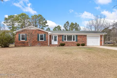 208 Maplehurst Dr, Jacksonville, NC 28540