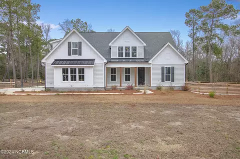 Exterior - 174 Colts Holw, Hampstead, NC 28443 photo 2 of 10