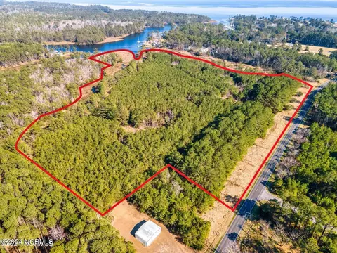 1381 White Farm Rd, Oriental, NC 28571
