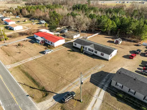 691 Old Snow Hill Rd, Ayden, NC 28513