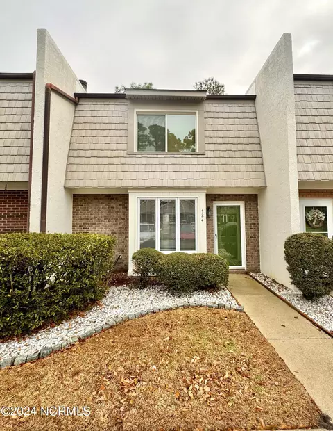 424 Cobblestone Dr, Wilmington, NC 28405