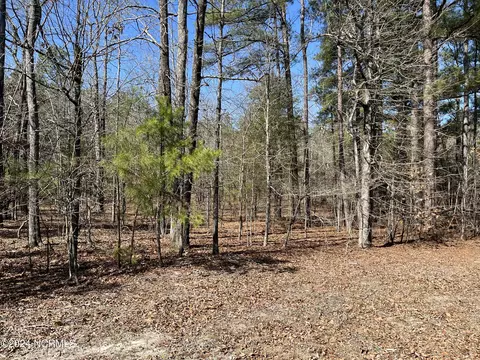7680 Main St, West End, NC 27376
