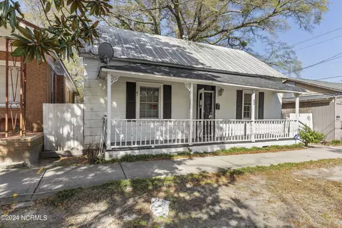 904 S 4th St, Wilmington, NC 28401