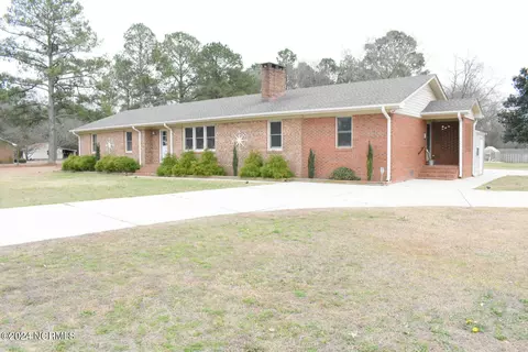 403 W Turlington St, Salemburg, NC 28385