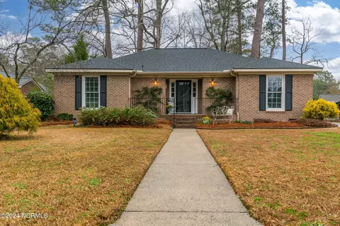 1603 Hollybriar Ln, Greenville, NC 27858