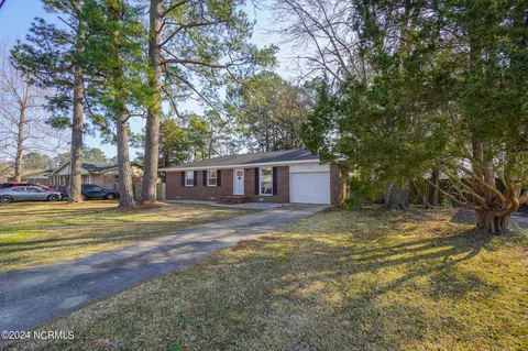122 Princeton Dr, Jacksonville, NC 28546
