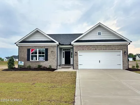 2839 Tucker Hill Dr, Grimesland, NC 27837
