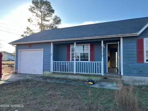 201 Savanna Ct, Hubert, NC 28539