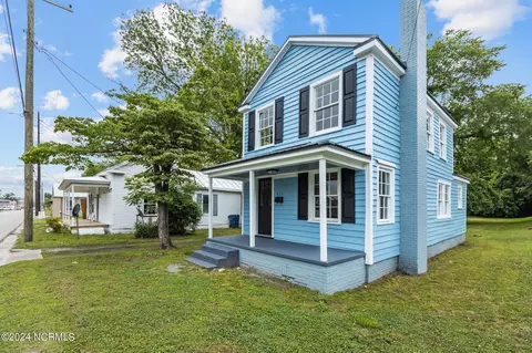 615 W 3rd St, Washington, NC 27889