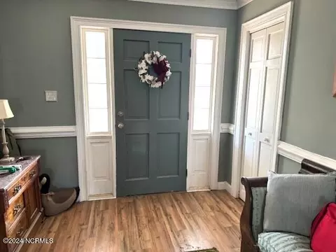 210 E Gray St, Windsor, NC 27983 photo 3