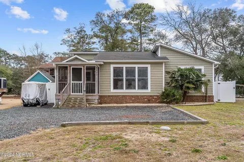 3905 E Yacht Dr, Oak Island, NC 28465