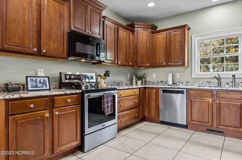Kitchen - 171 Laurel Oak Ln, Pinebluff, NC 28373 photo 2 of 3