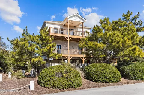 200 Eagles Nest Dr, Emerald Isle, NC 28594