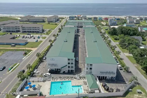 105 SE 58th St #4202, Oak Island, NC 28465