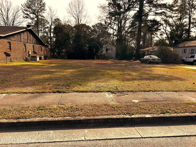 1504 Perry Park Dr, Kinston, NC 28501
