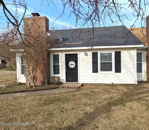 105 Garden Pl, Jacksonville, NC 28546