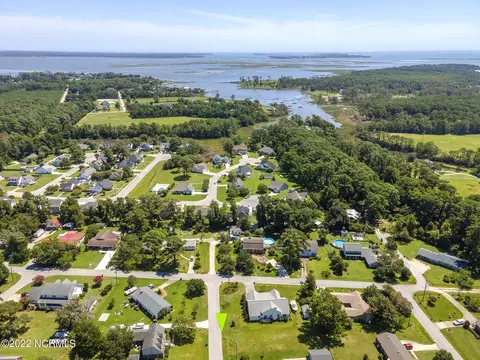 215 Vine St, Beaufort, NC 28516