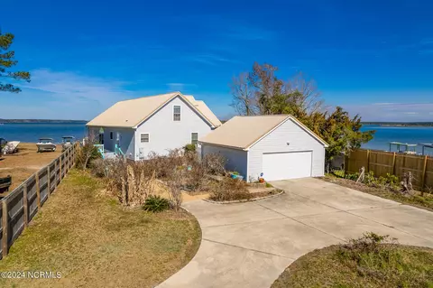 221 Short Ct, Sneads Ferry, NC 28460